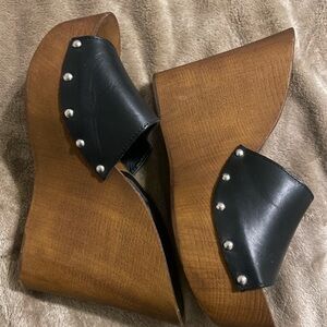 Aldo ladies size 8.5 Black Leather Studded Wedge Sandals